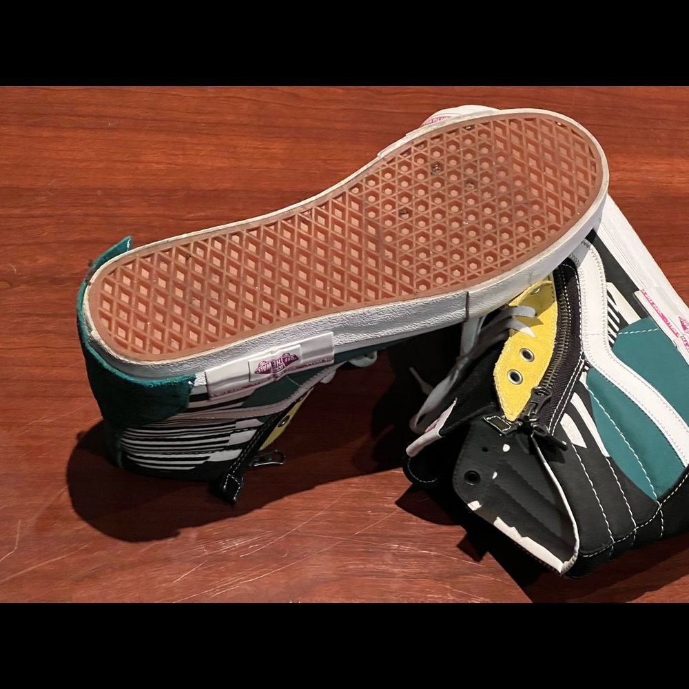 Vans - Picture 4 of 5